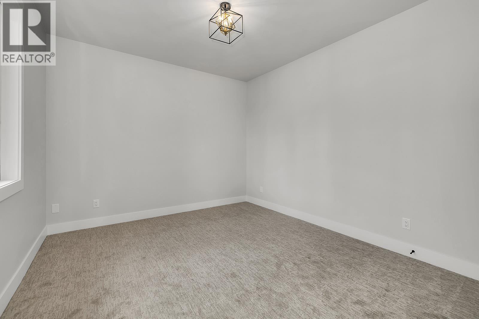 1054 Oak Barrel Place, West Kelowna