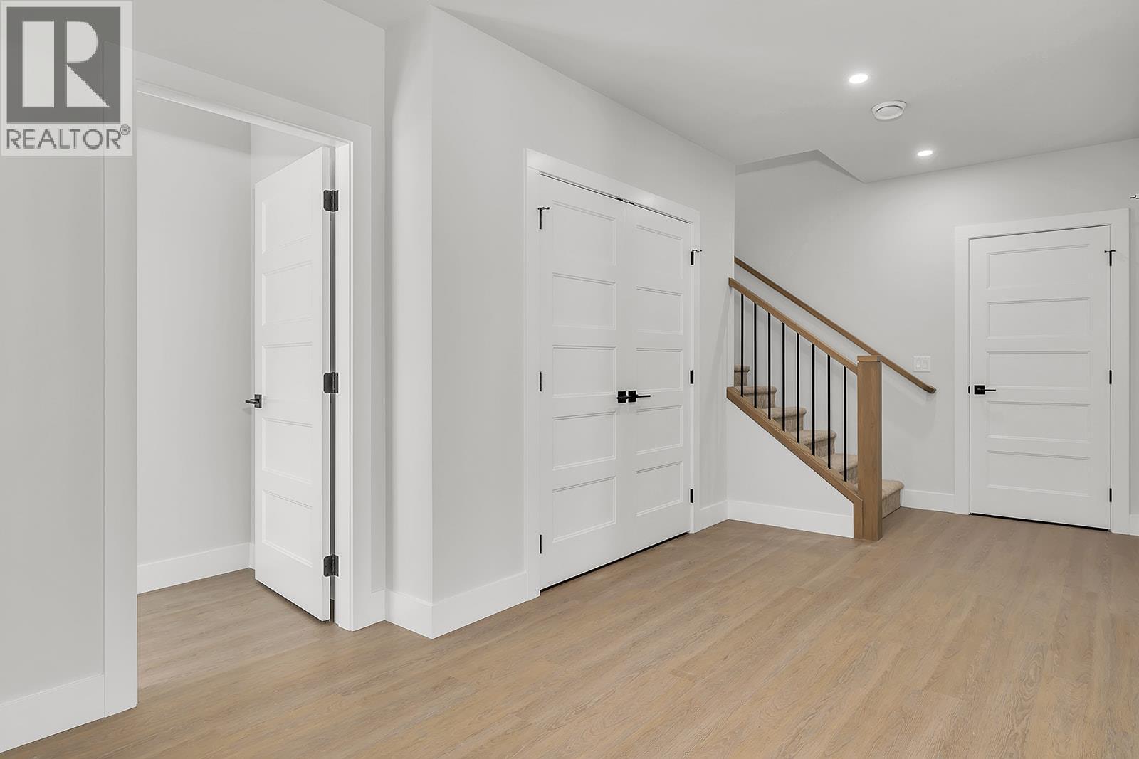 1054 Oak Barrel Place, West Kelowna