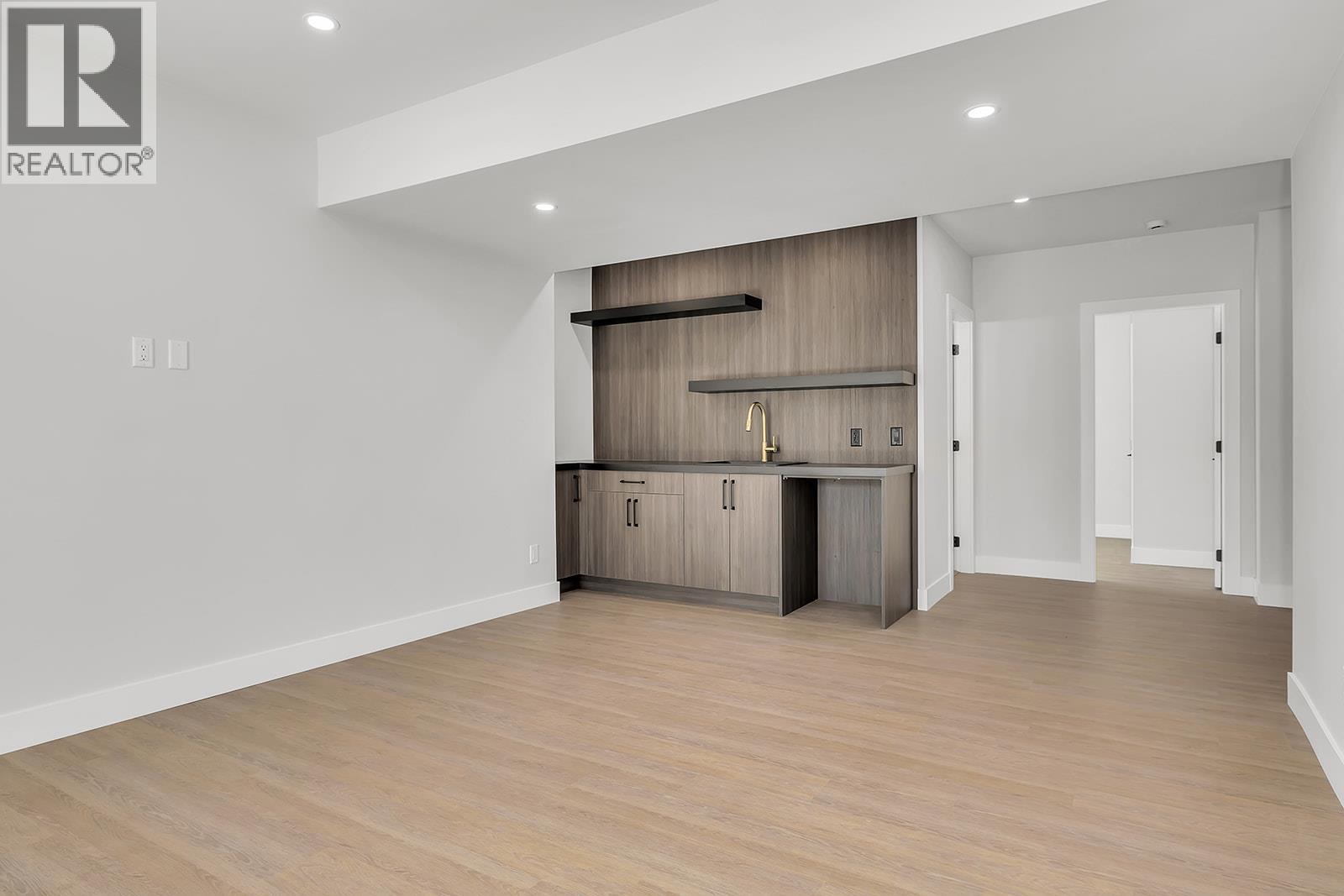 1054 Oak Barrel Place, West Kelowna