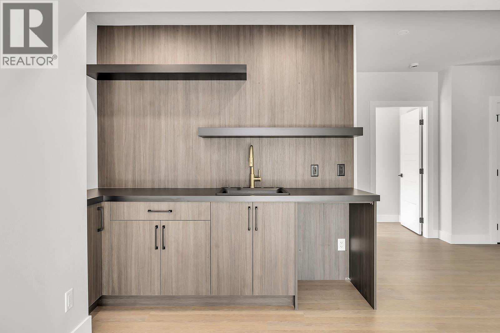 1054 Oak Barrel Place, West Kelowna