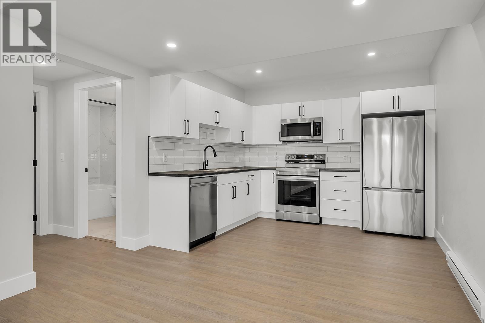 1054 Oak Barrel Place, West Kelowna