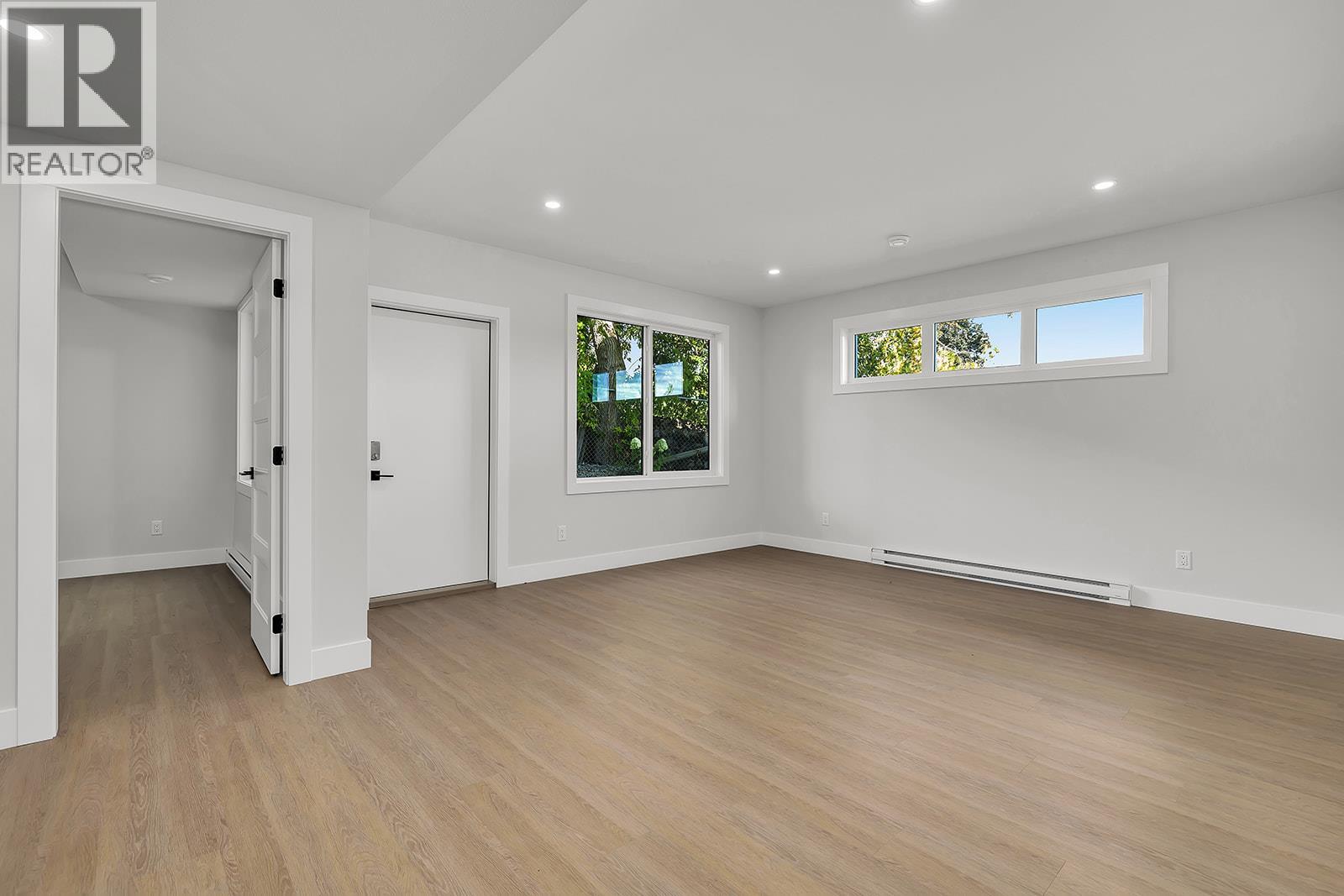 1054 Oak Barrel Place, West Kelowna