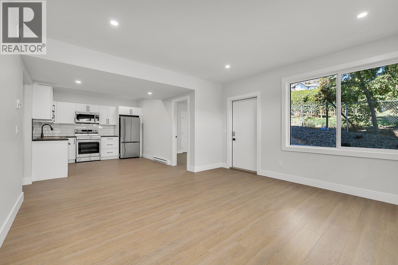 1054 Oak Barrel Place, West Kelowna