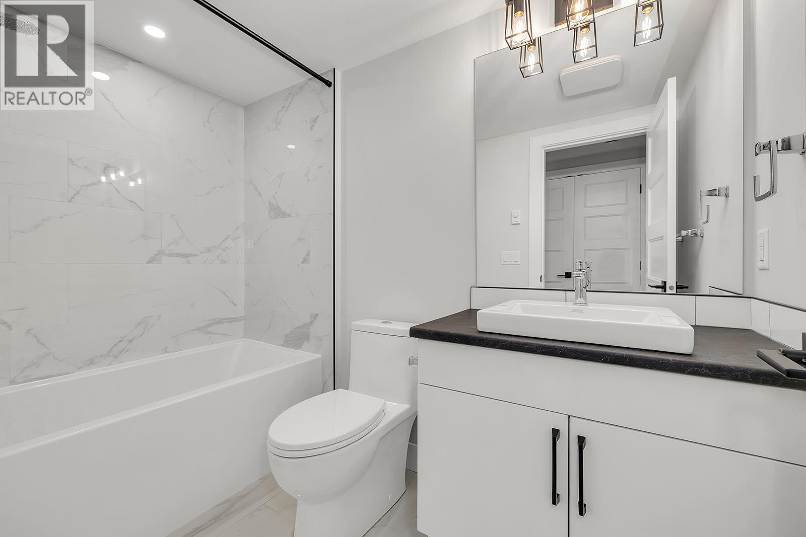 1054 Oak Barrel Place, West Kelowna