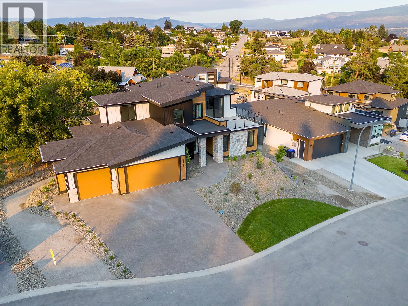 1054 Oak Barrel Place, West Kelowna