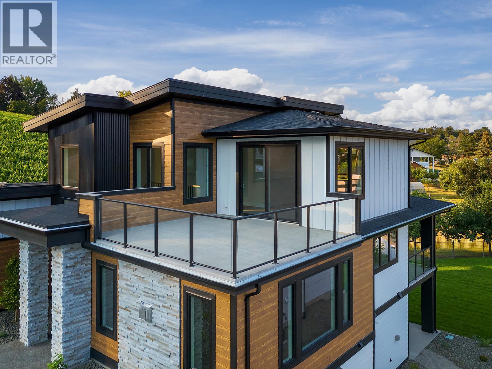 1054 Oak Barrel Place, West Kelowna