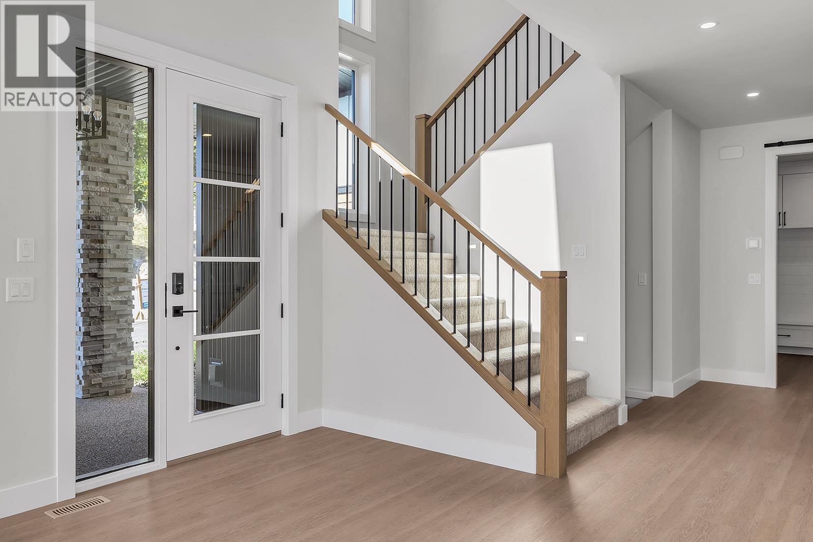 1054 Oak Barrel Place, West Kelowna