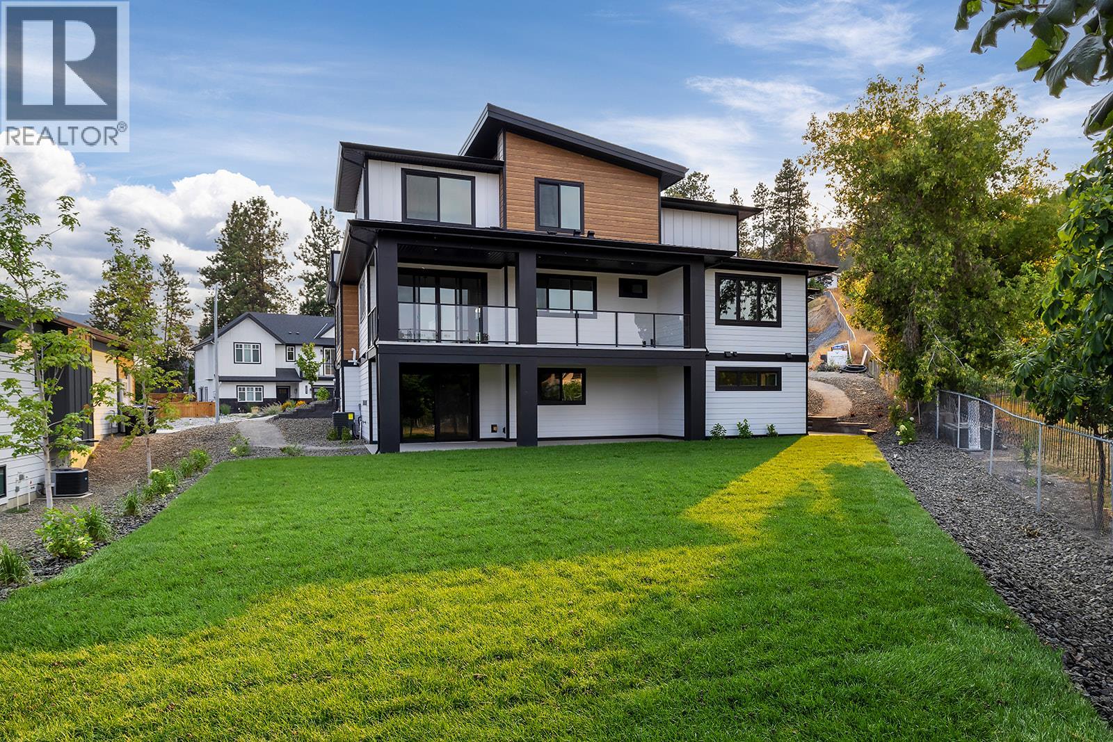 1054 Oak Barrel Place, West Kelowna