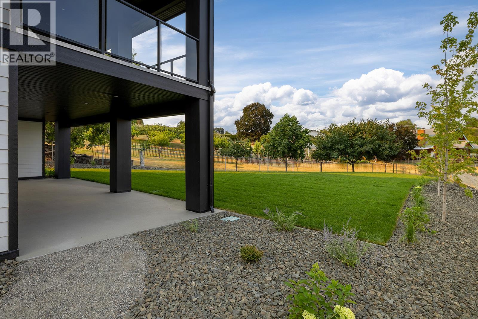 1054 Oak Barrel Place, West Kelowna