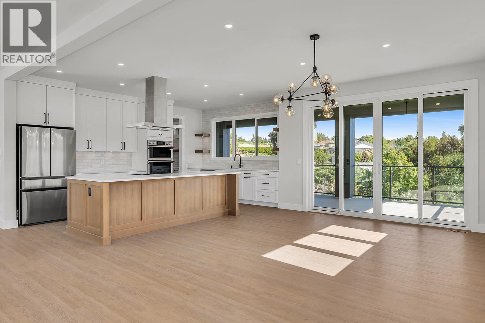 1054 Oak Barrel Place, West Kelowna