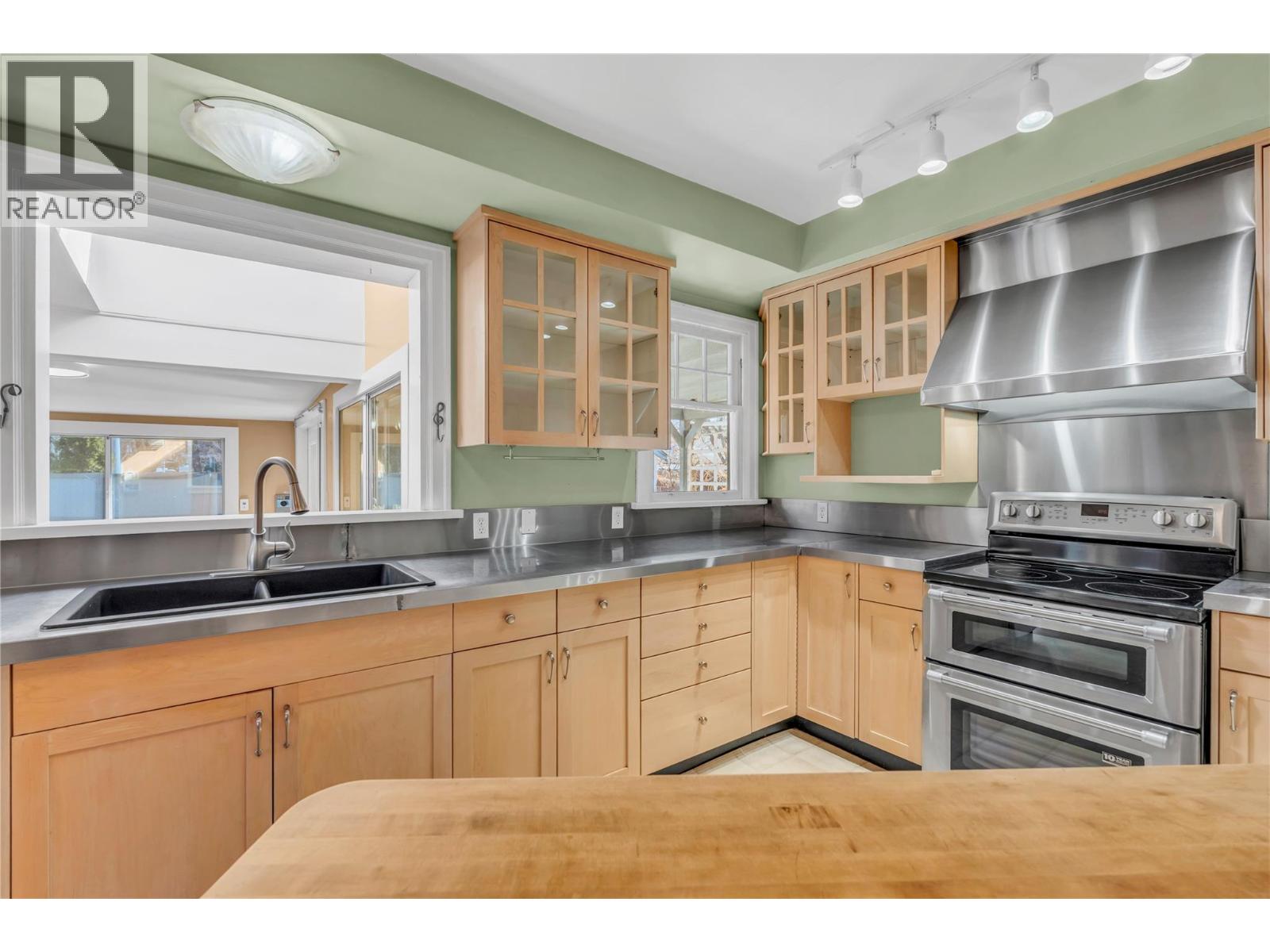 702 Winnipeg Street, Penticton