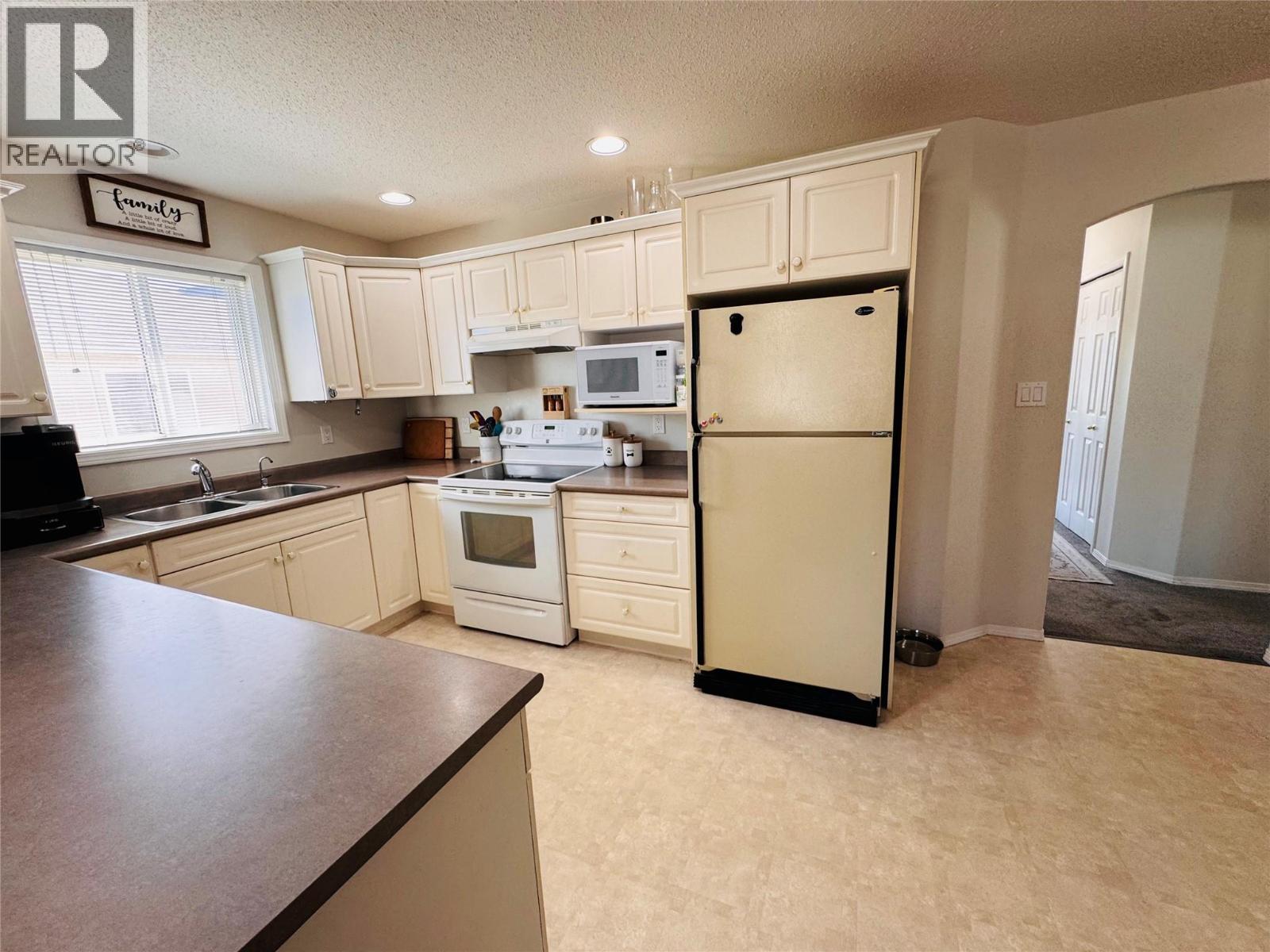 2130 BRYCEN Place, Grand Forks