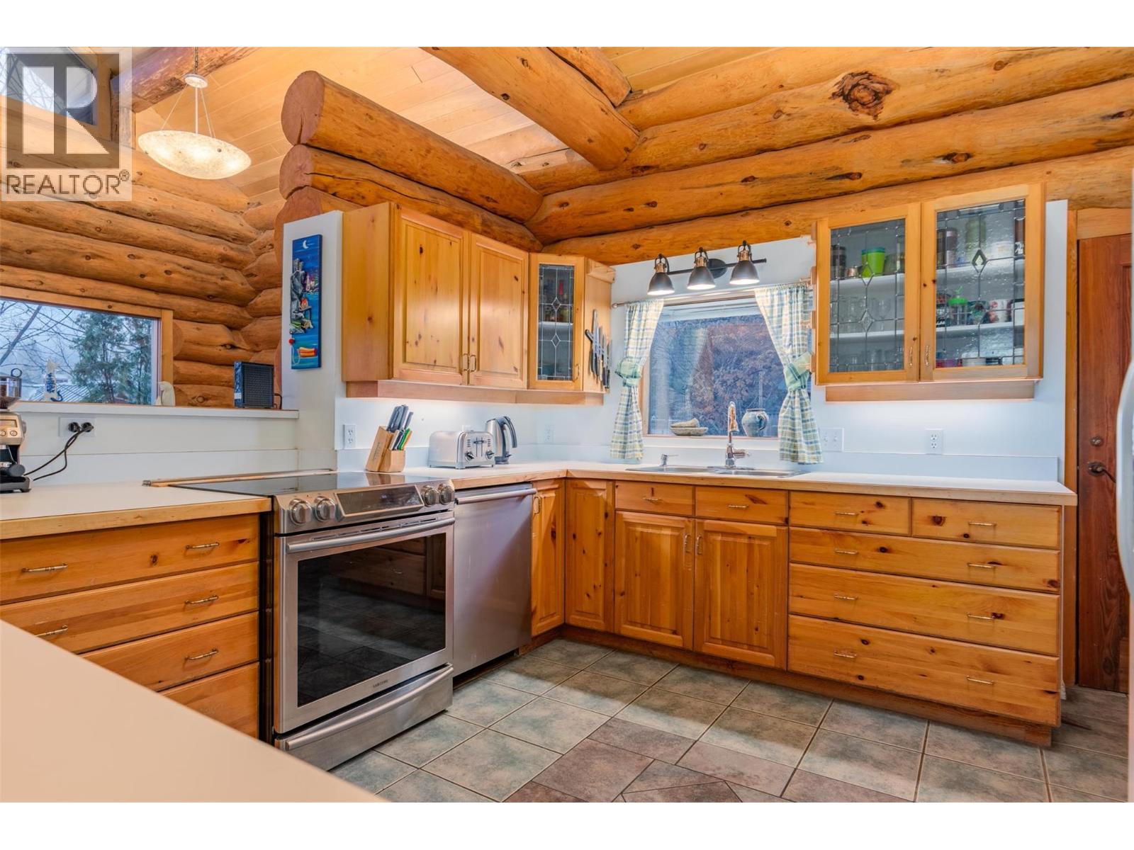 2266 Fifth Avenue, Rossland