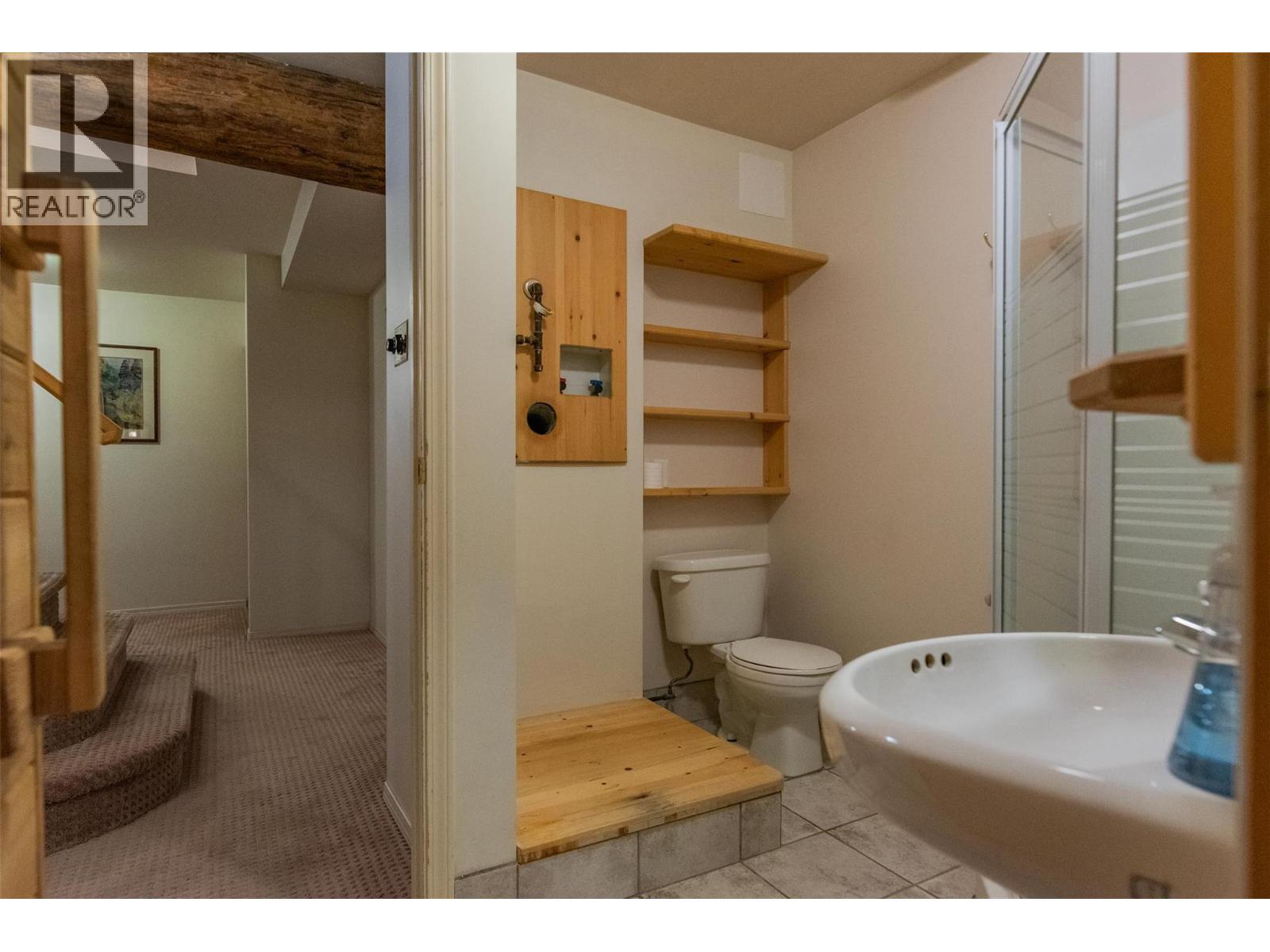 2266 Fifth Avenue, Rossland