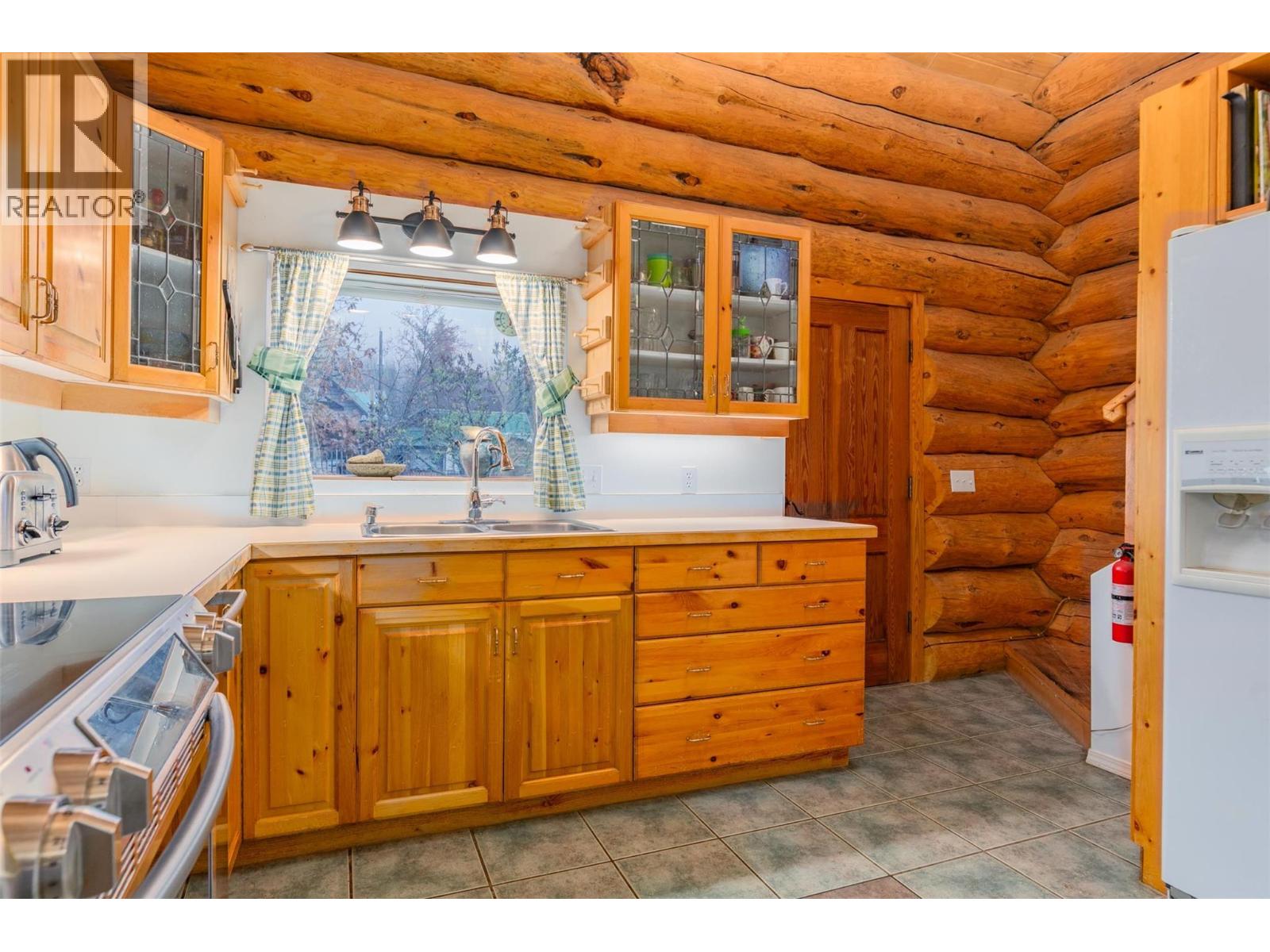 2266 Fifth Avenue, Rossland