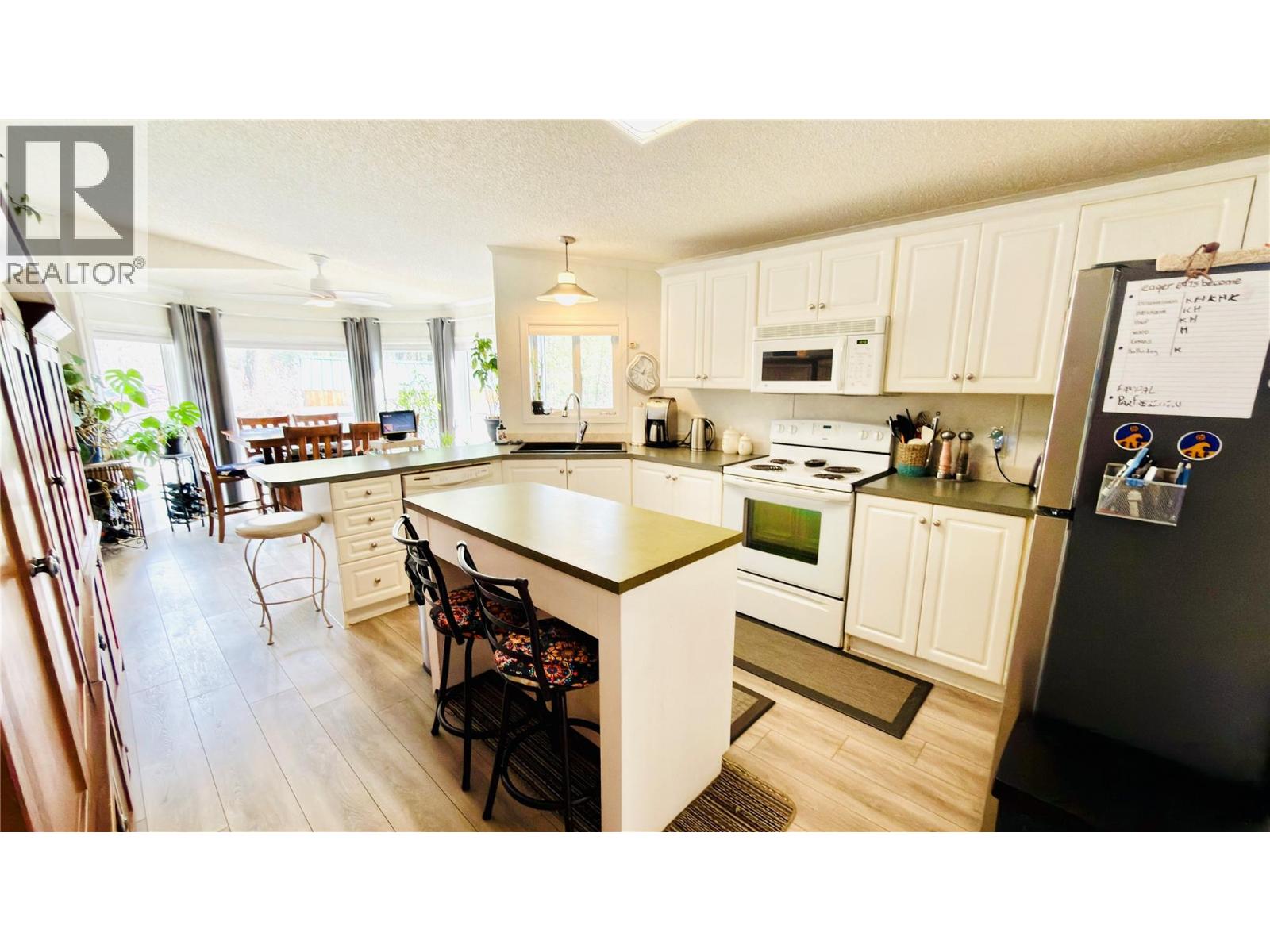 7743 MCRAE Road, Christina Lake