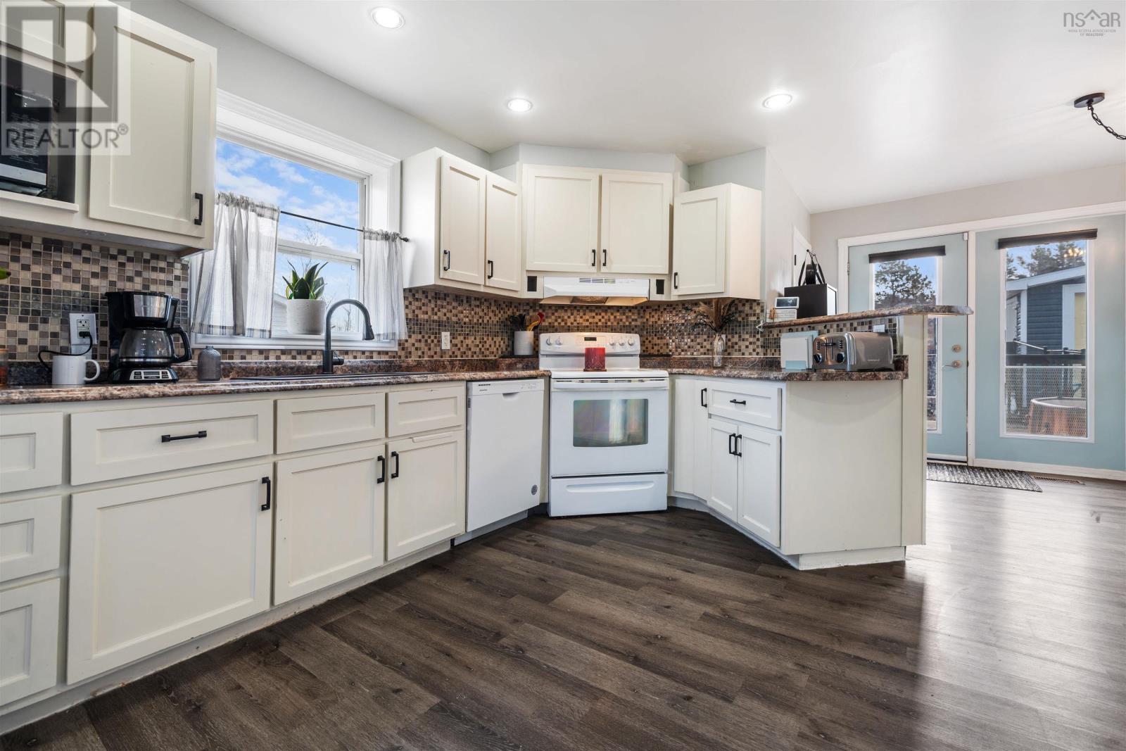 Property 25 of 40 of 6 Thirteenth Street