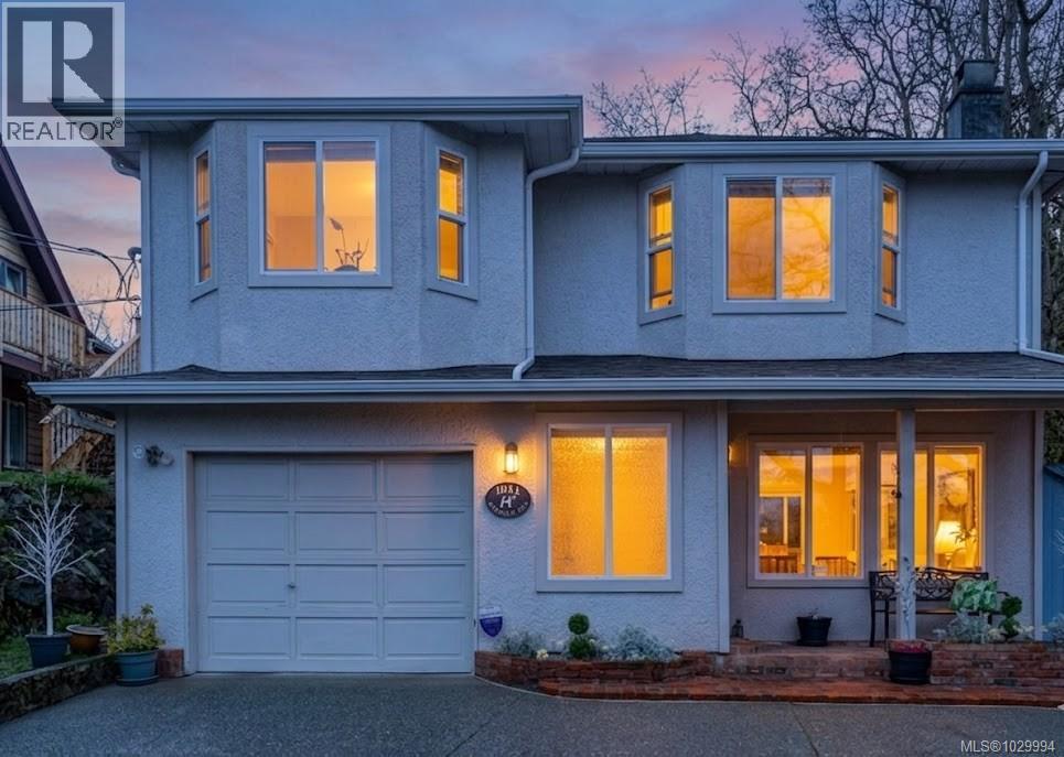  1041 Belmont Avenue, Victoria