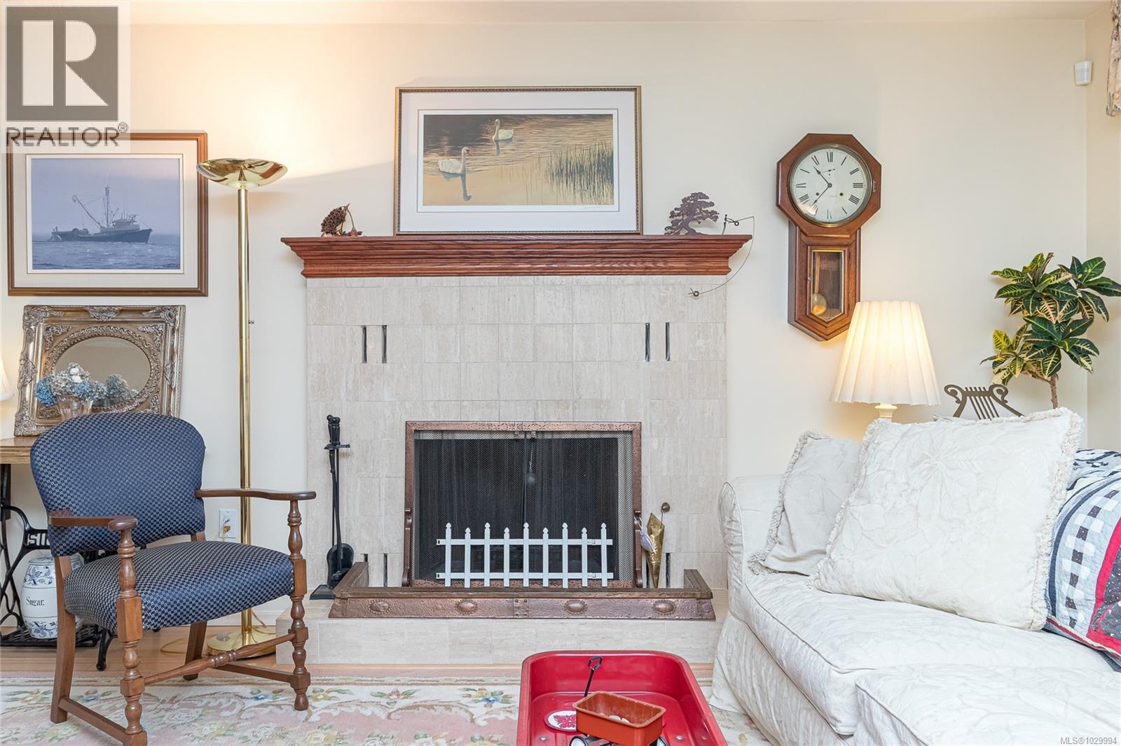  1041 Belmont Avenue, Victoria