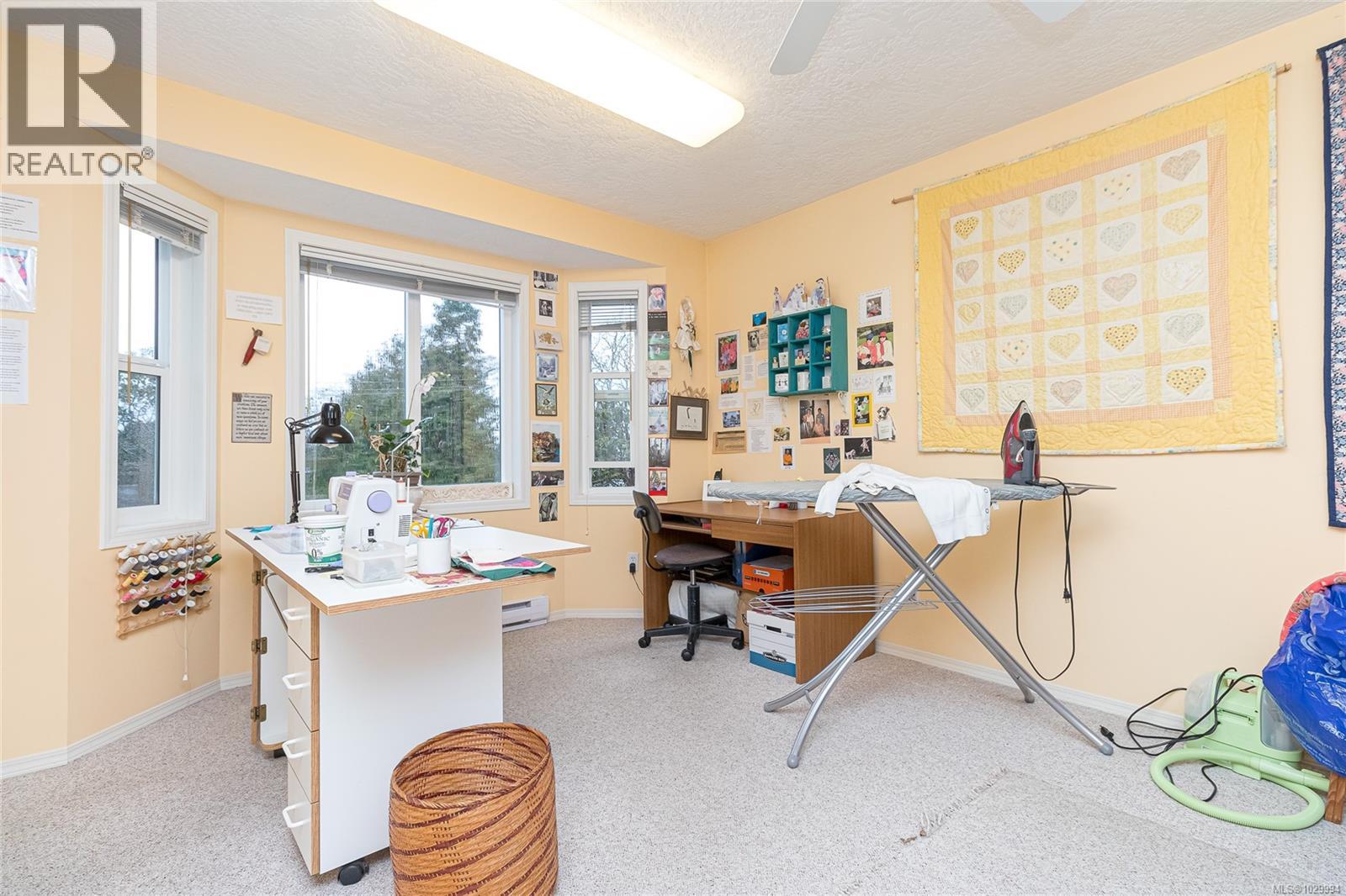  1041 Belmont Avenue, Victoria