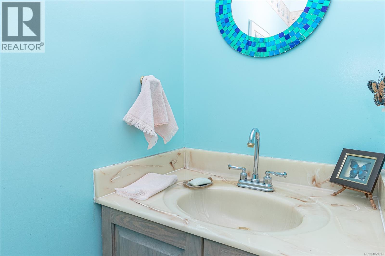  1041 Belmont Avenue, Victoria