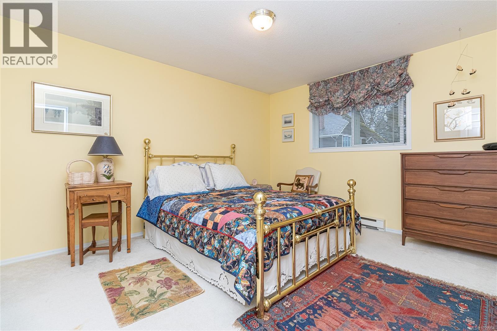  1041 Belmont Avenue, Victoria