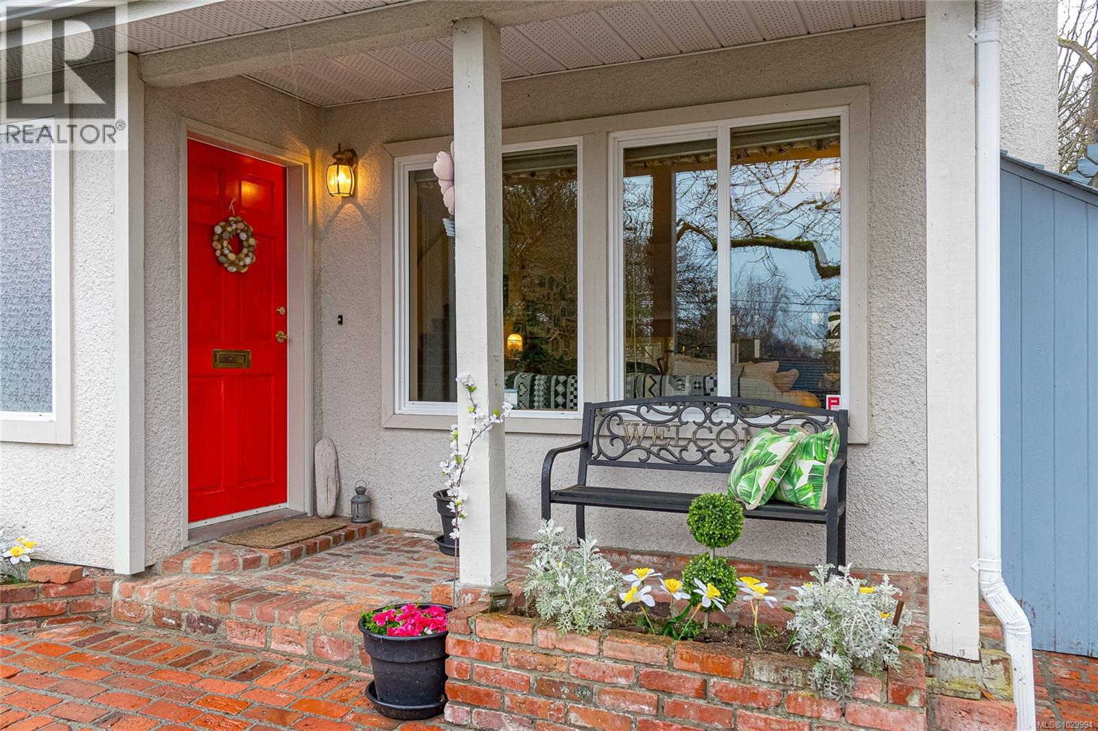  1041 Belmont Avenue, Victoria