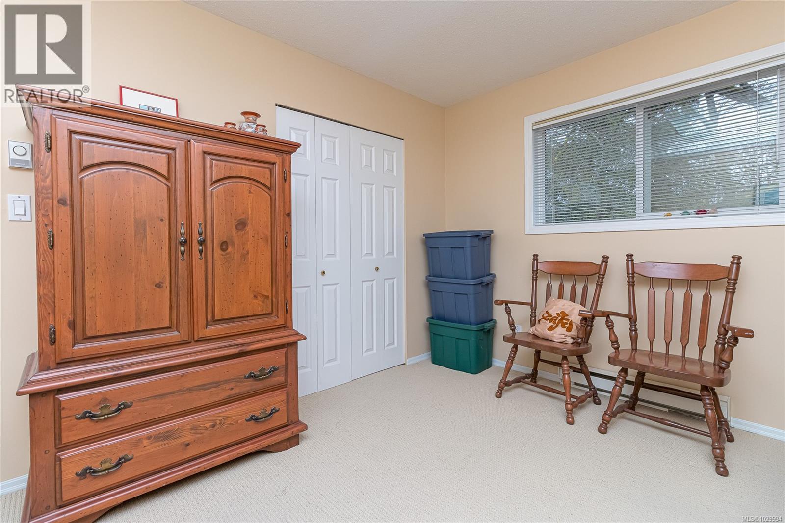  1041 Belmont Avenue, Victoria