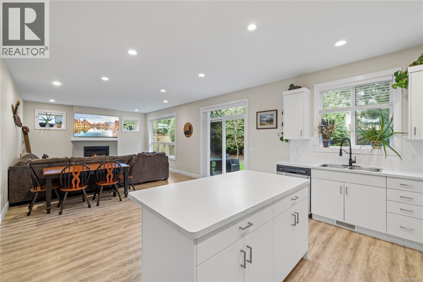 855 COAL TOWN WAY - 10