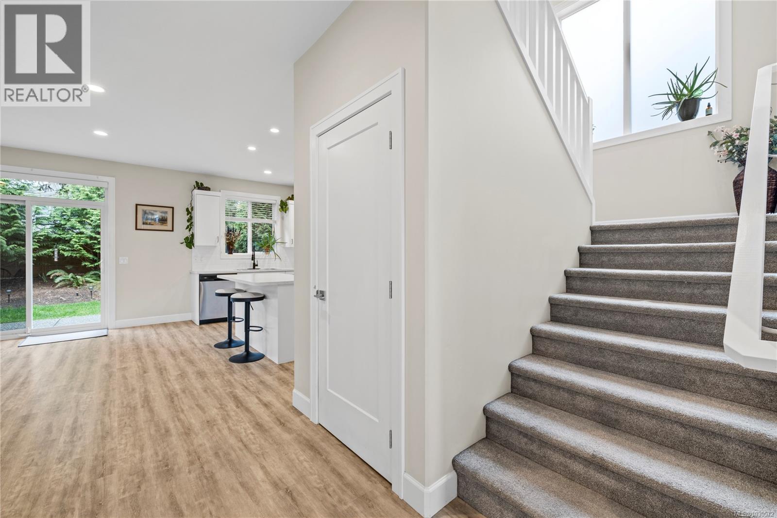 855 COAL TOWN WAY - 6