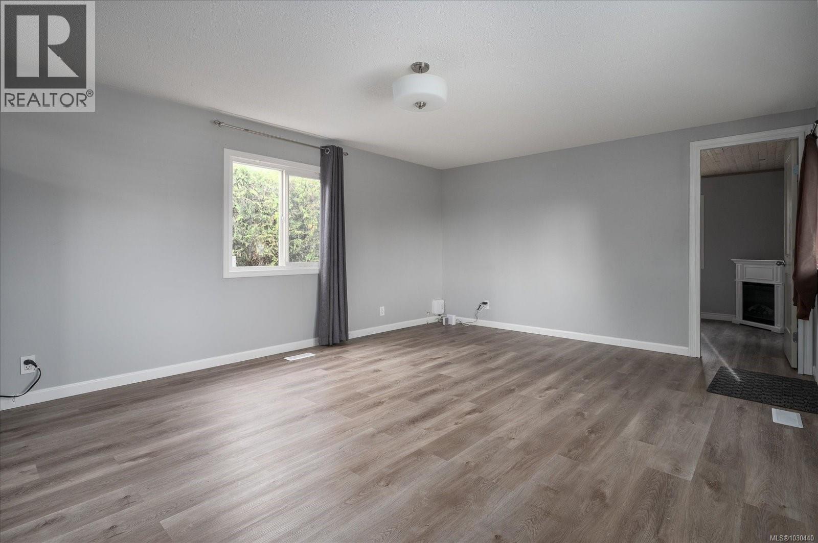 #47 971 DOUGLAS AVE - 27