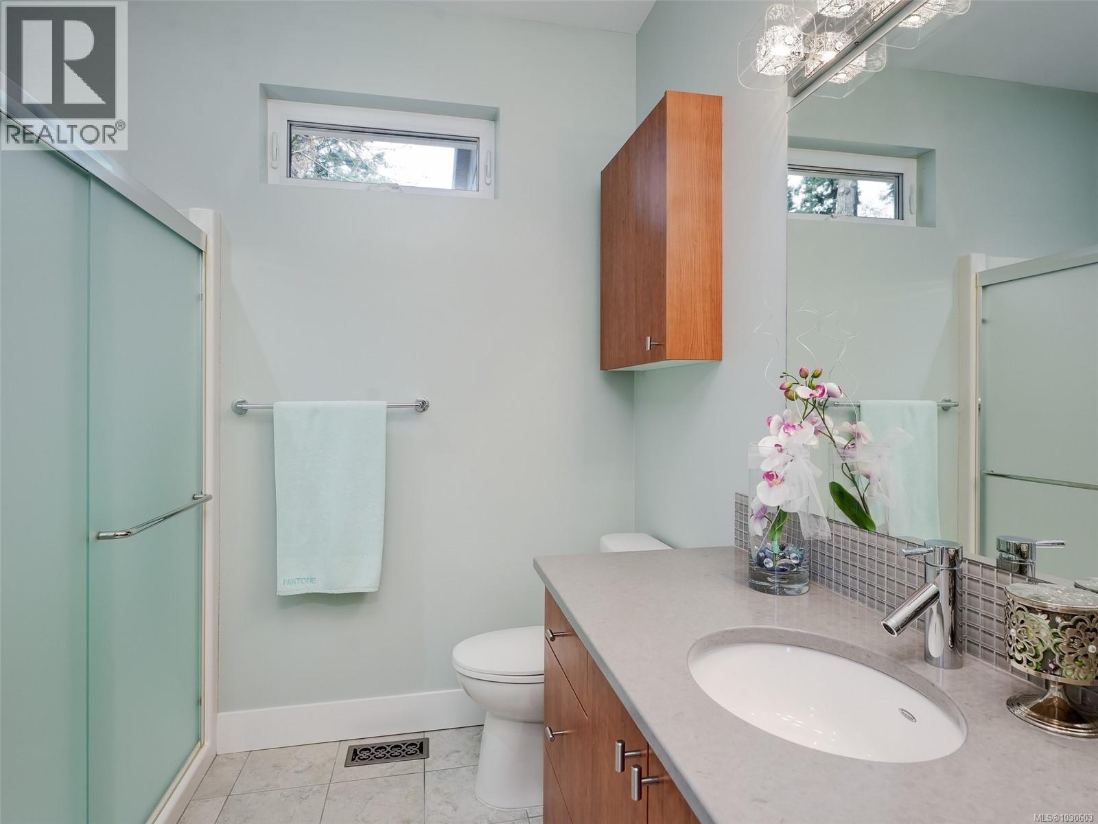#2 854 Caroline Rd - 11
