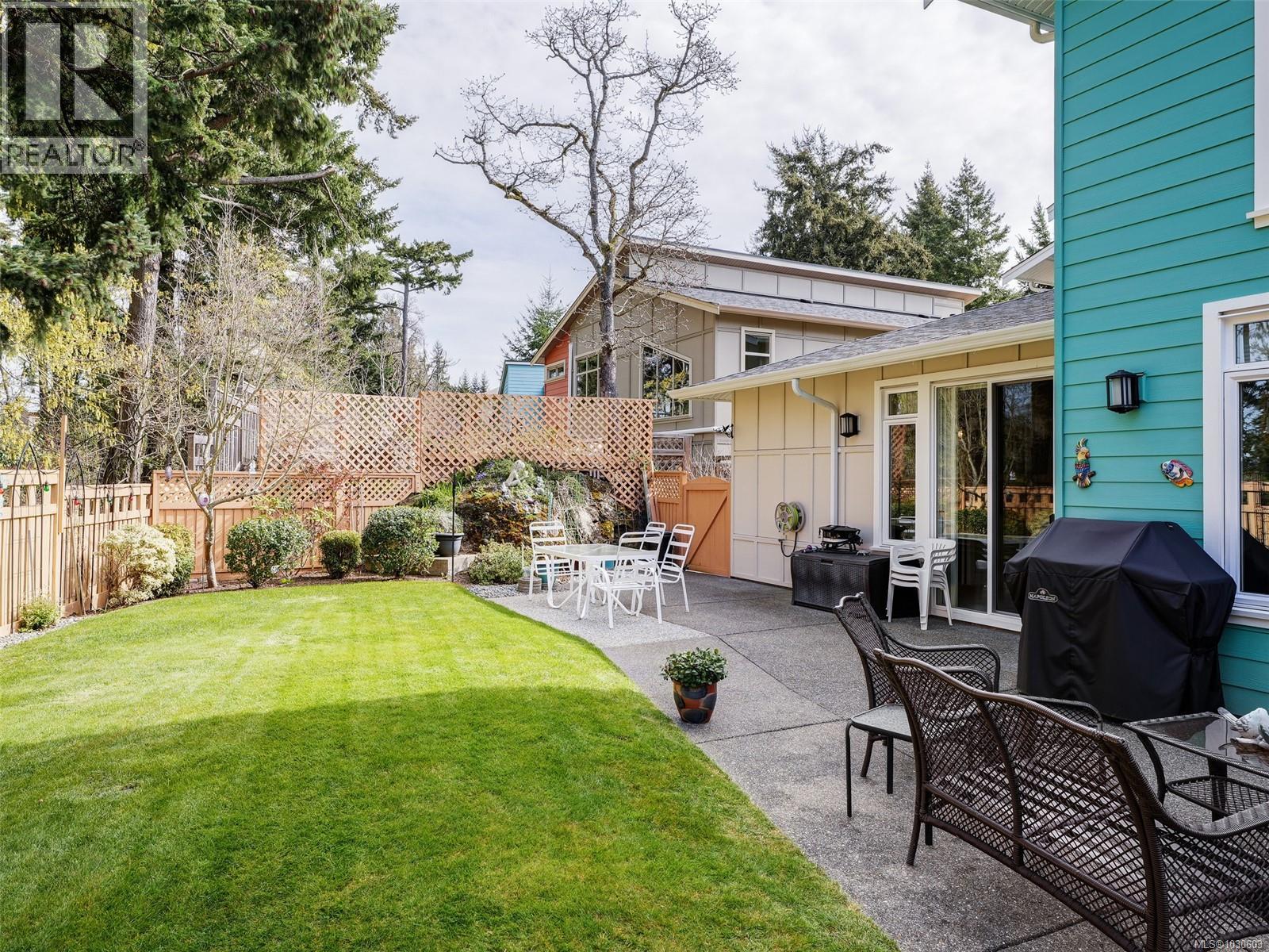 #2 854 Caroline Rd - 23