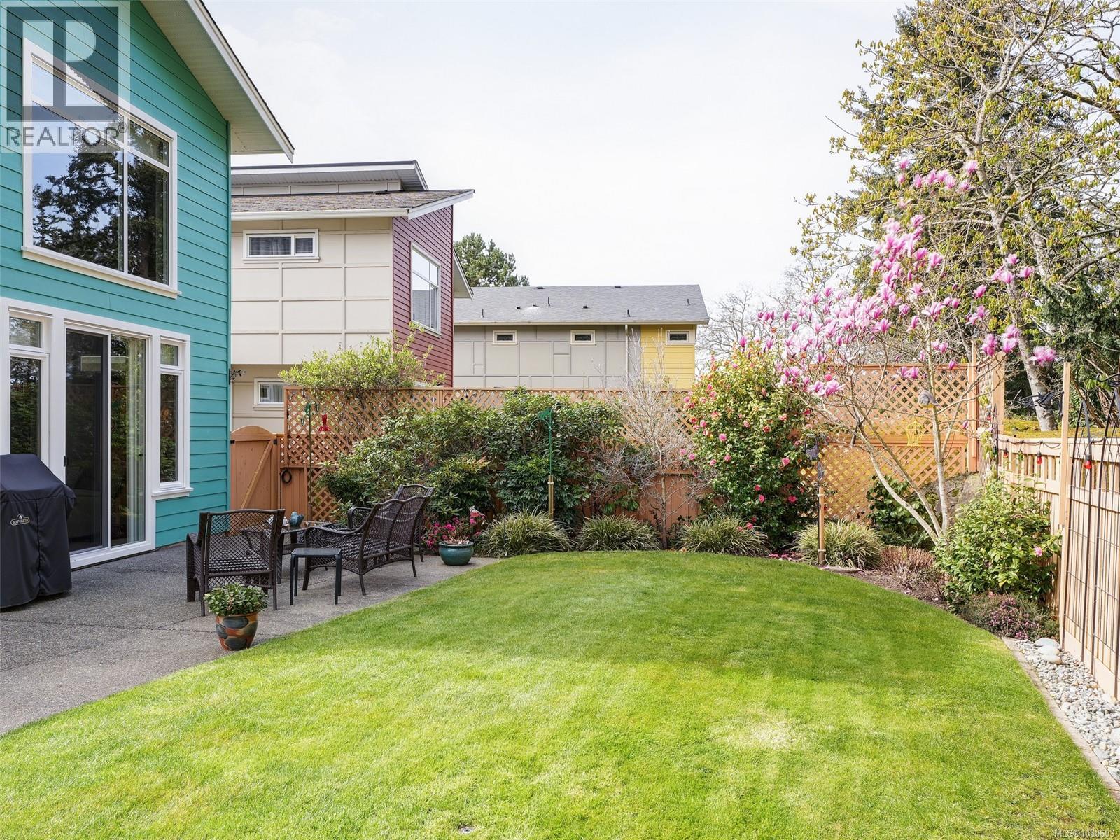 #2 854 CAROLINE RD - 24