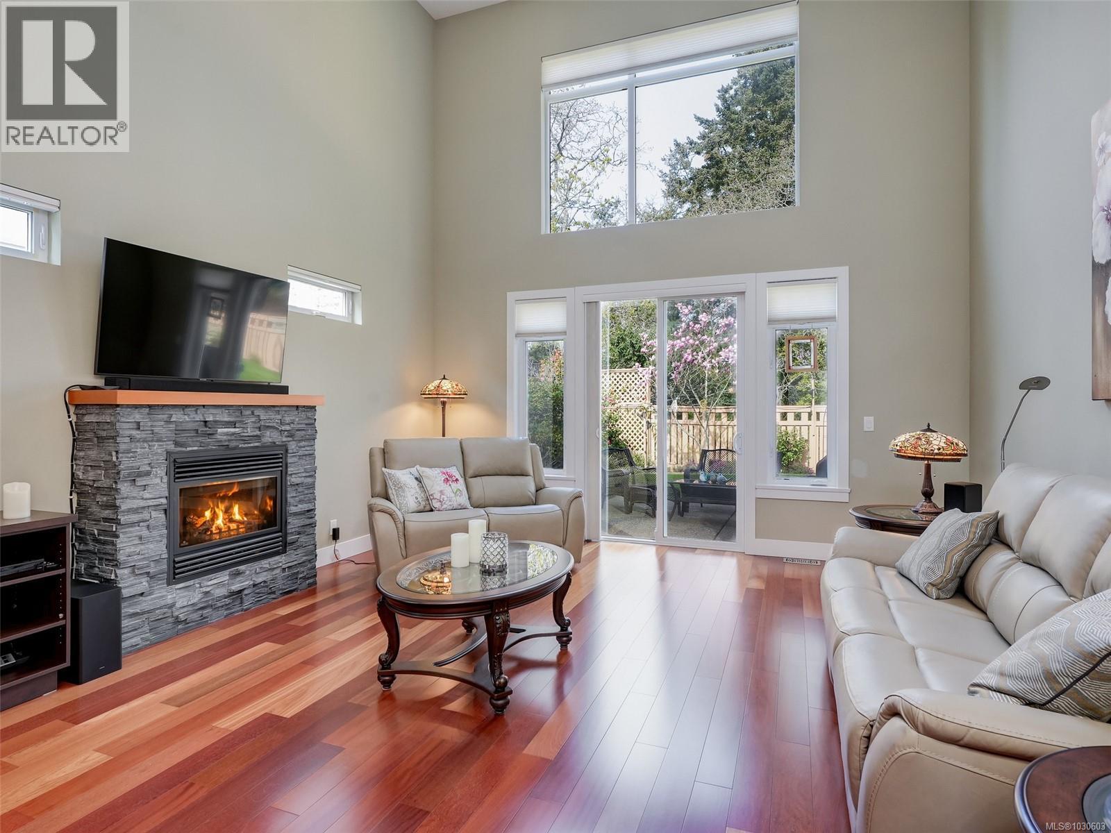 #2 854 Caroline Rd - 3