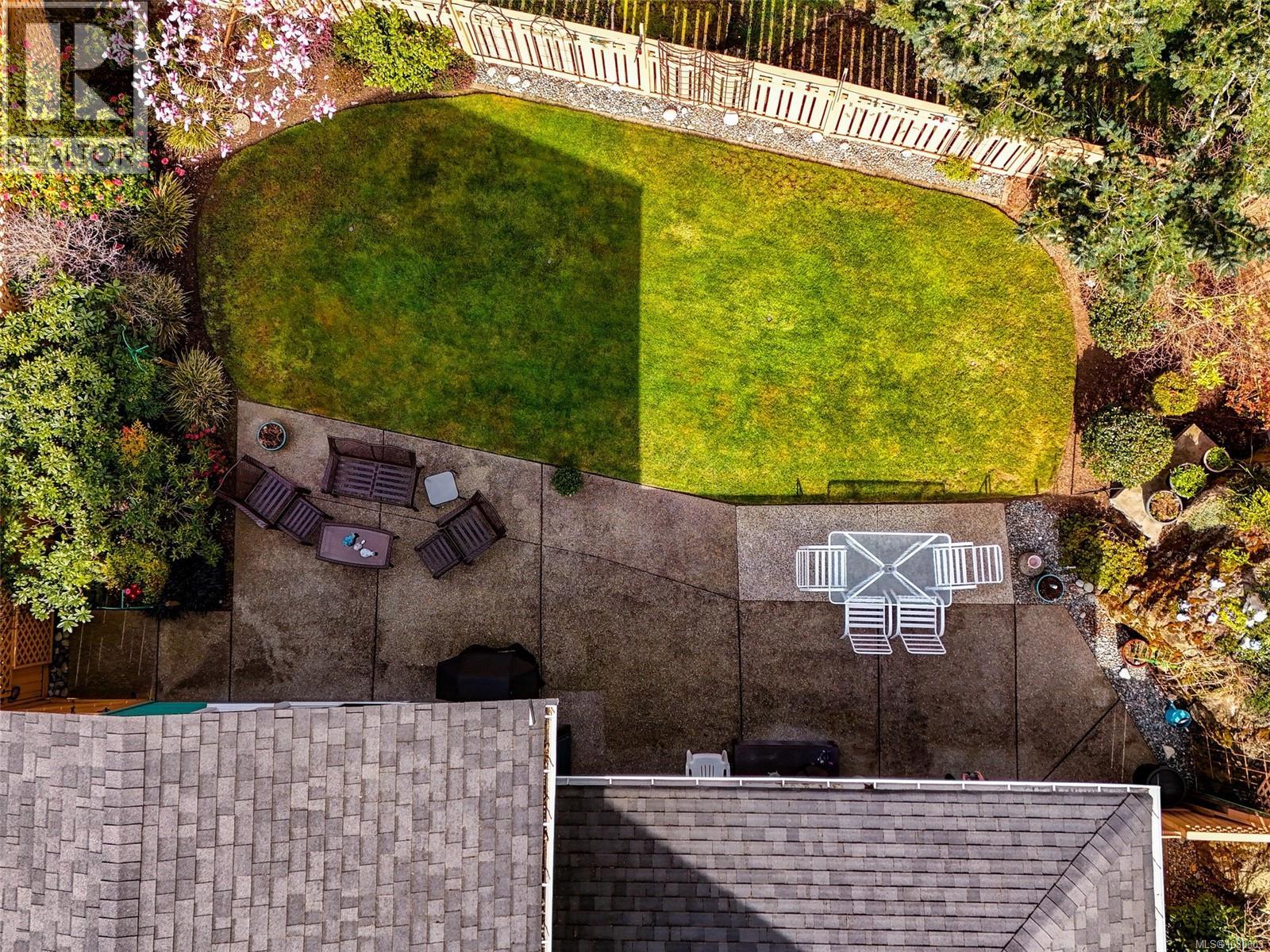 #2 854 Caroline Rd - 32