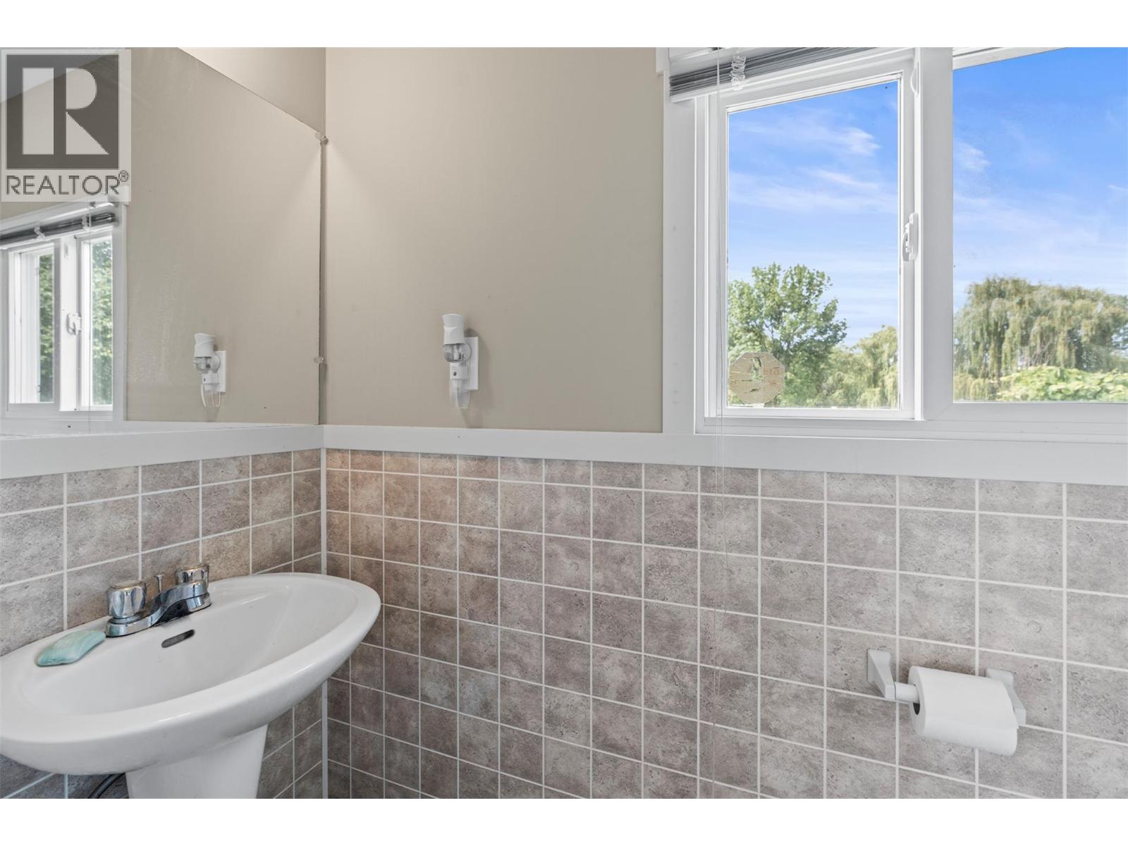 2727 Lakeshore Road Unit# 101, Vernon