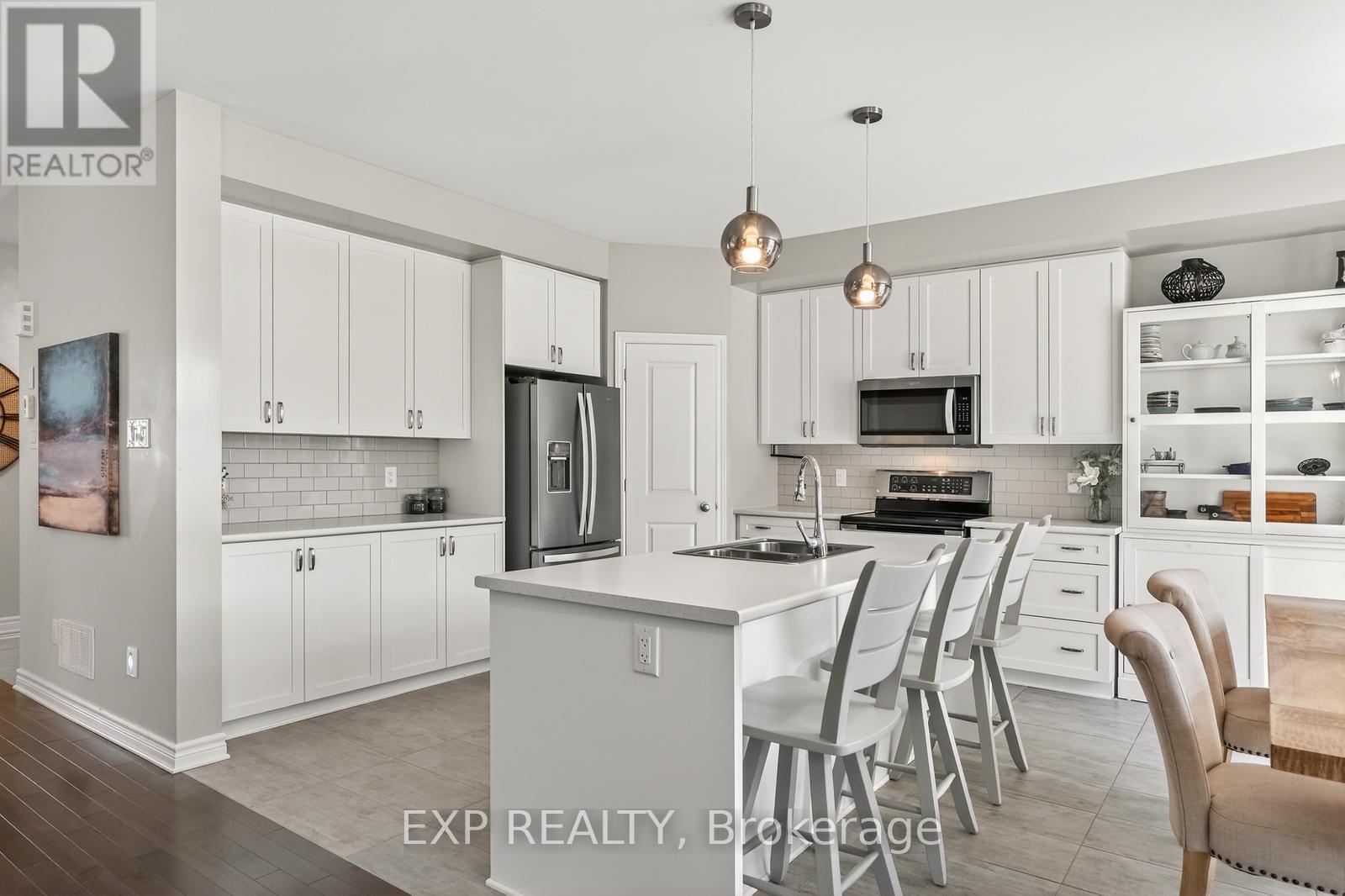 690 PARADE DRIVE - 11