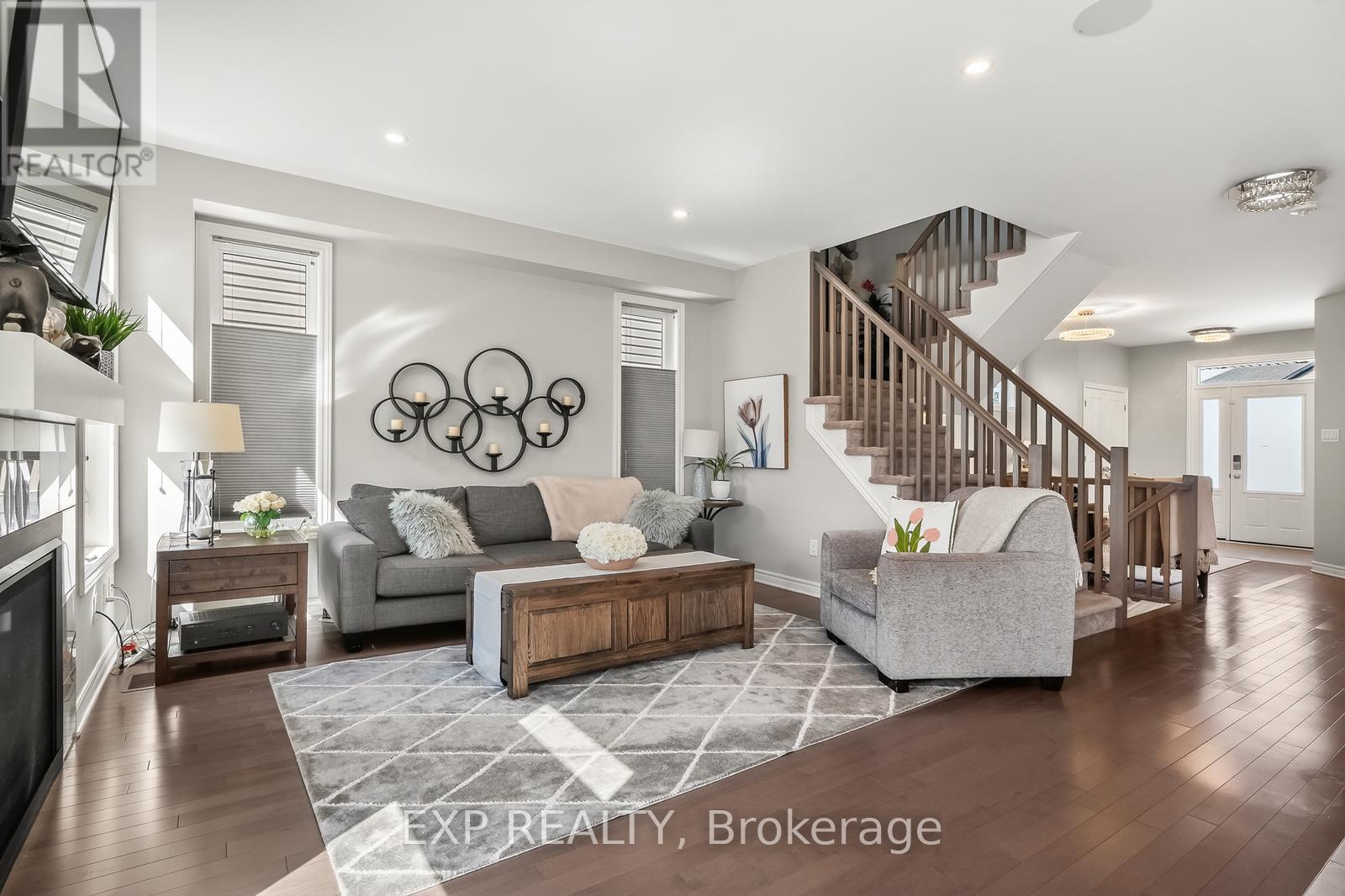 690 PARADE DRIVE - 19