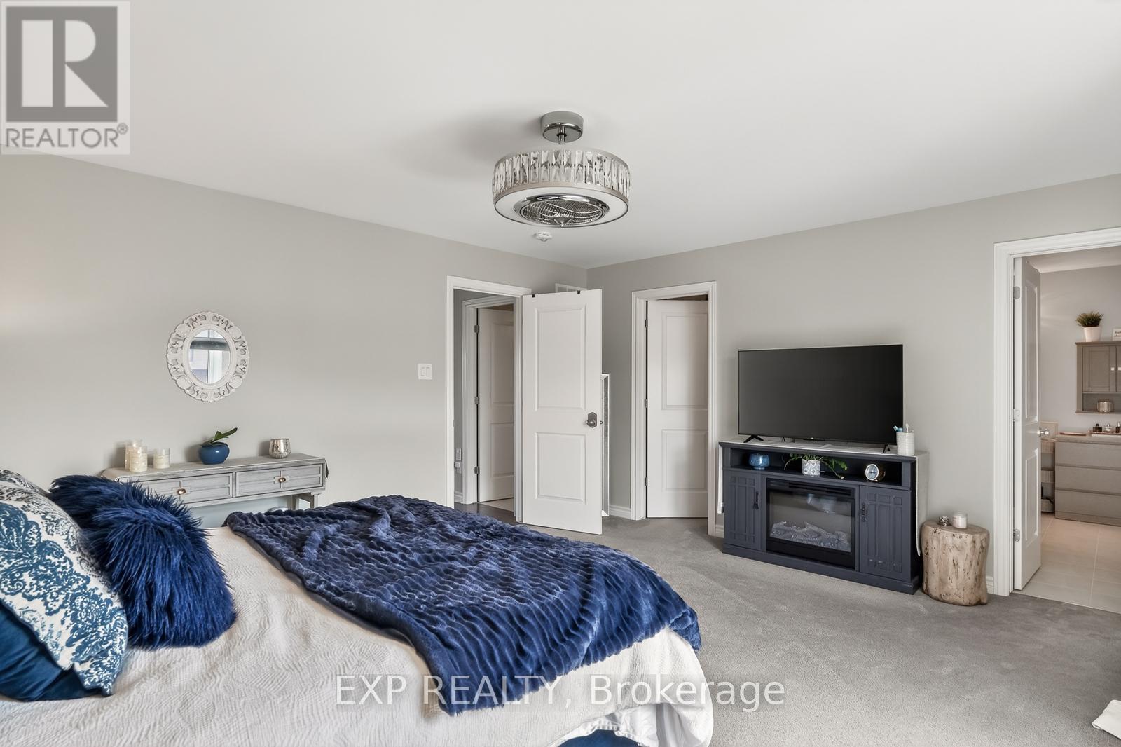 690 PARADE DRIVE - 25