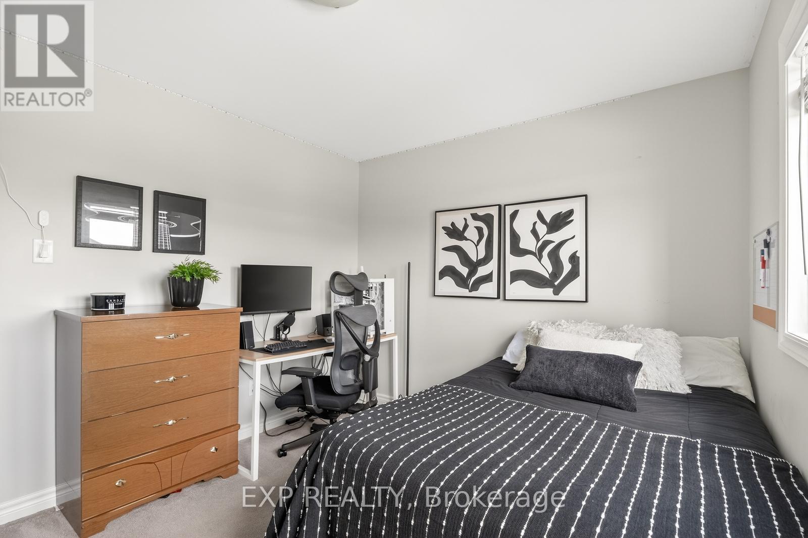 690 PARADE DRIVE - 31