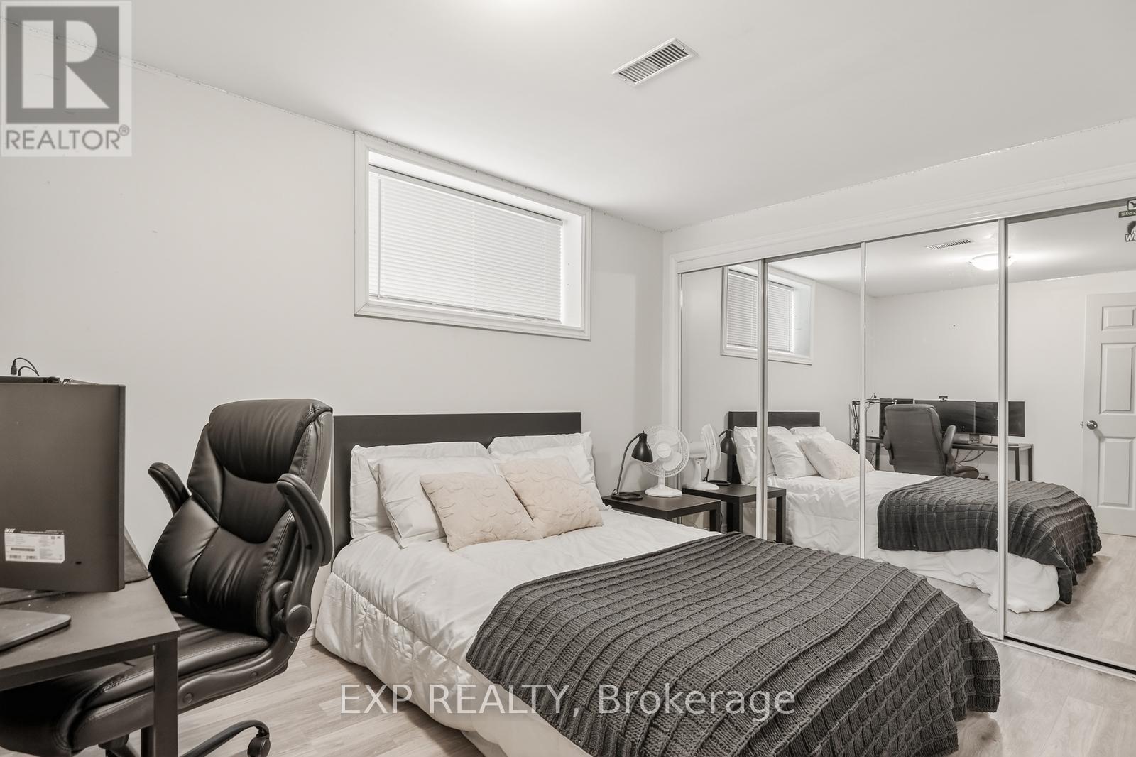 690 PARADE DRIVE - 32