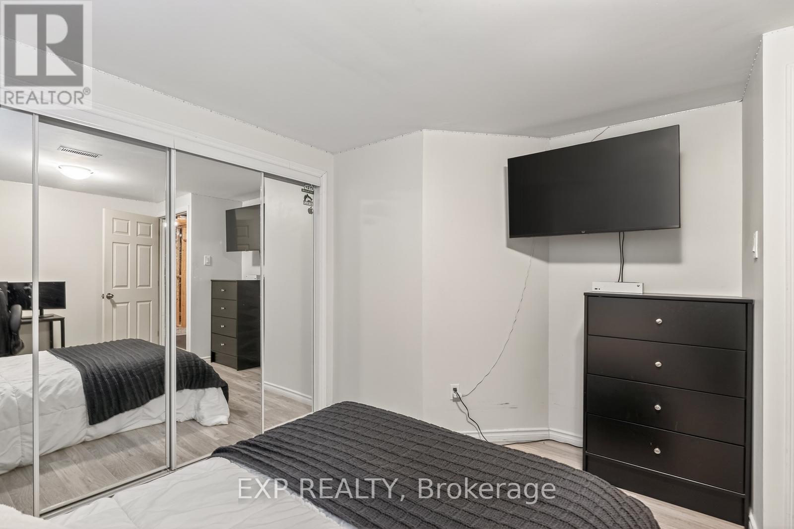 690 PARADE DRIVE - 33