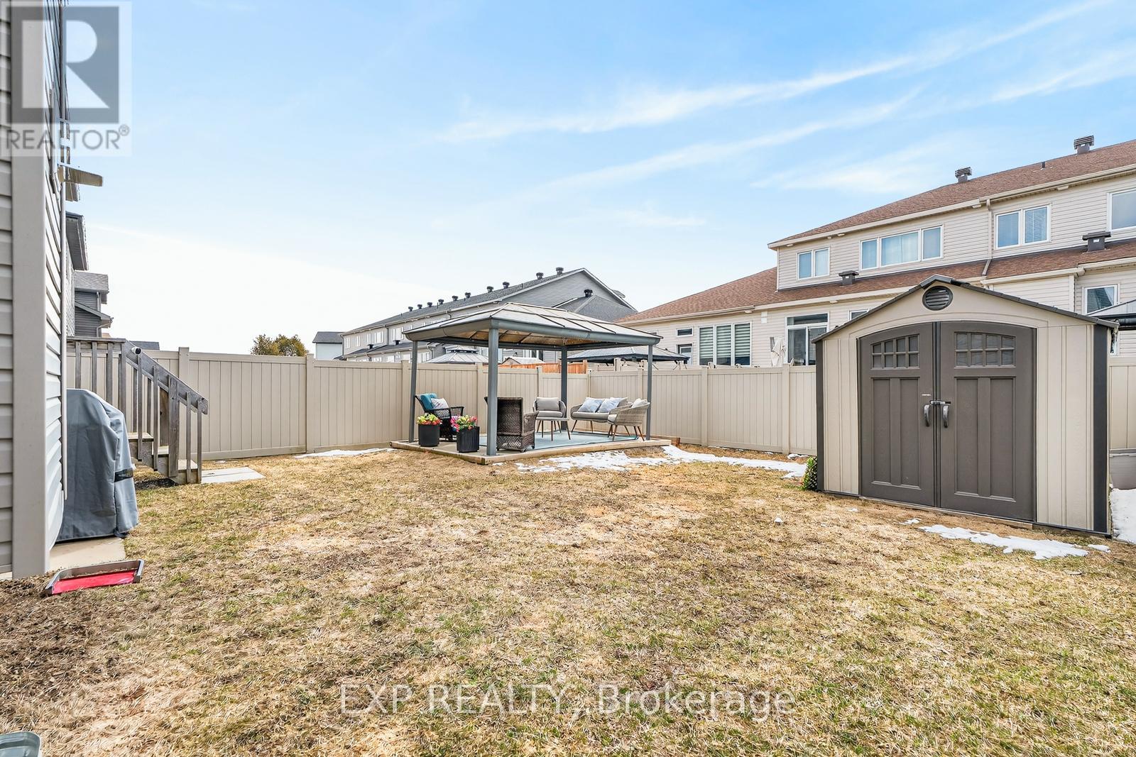 690 PARADE DRIVE - 34