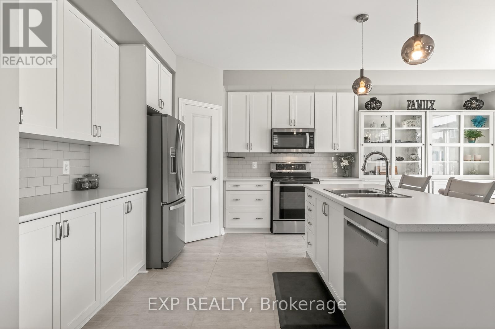 690 PARADE DRIVE - 9