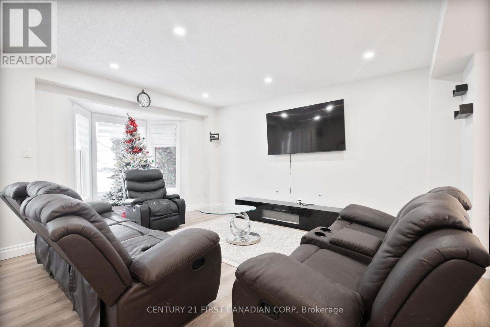 345 BANBURY CRESCENT - 5