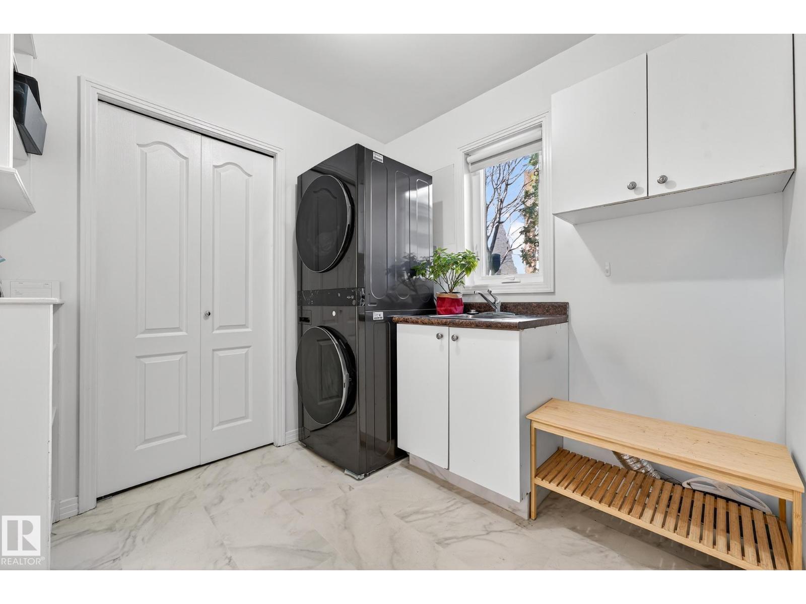 1211 HEWGILL PL NW, Edmonton