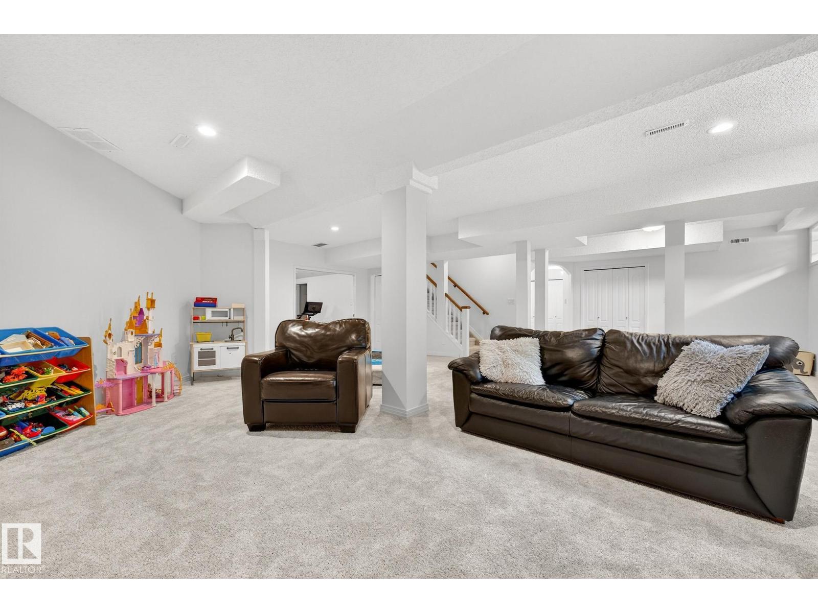 1211 HEWGILL PL NW, Edmonton