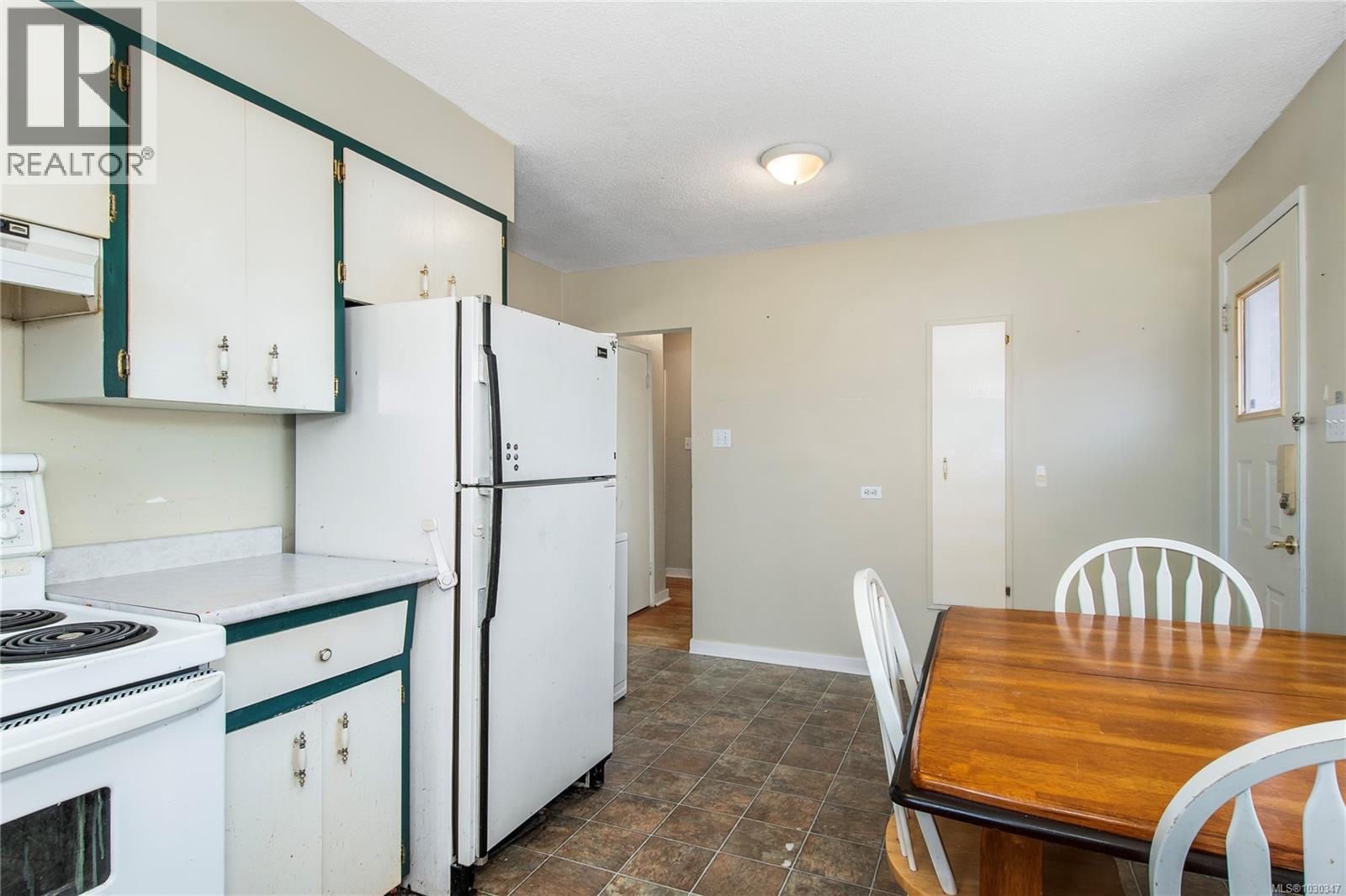 872 Birch St - 6