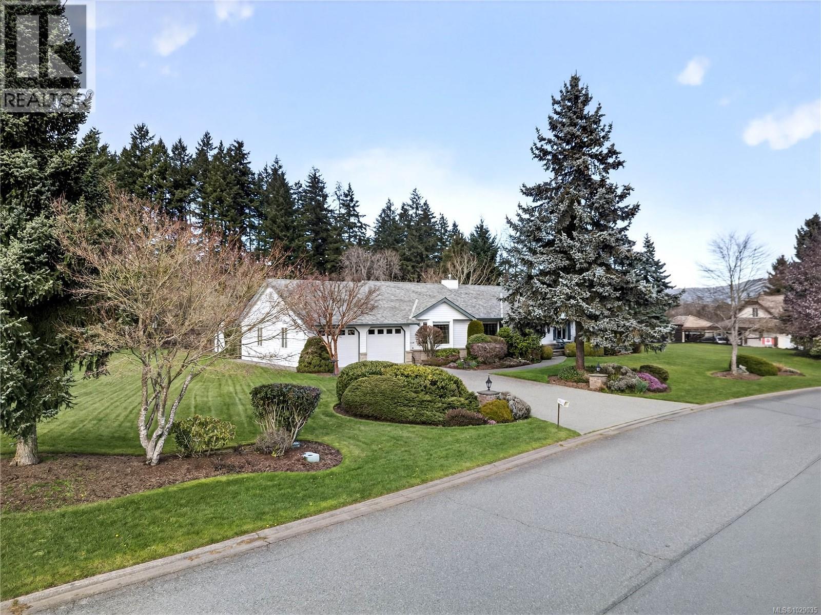  2257 Tarn Place, Duncan